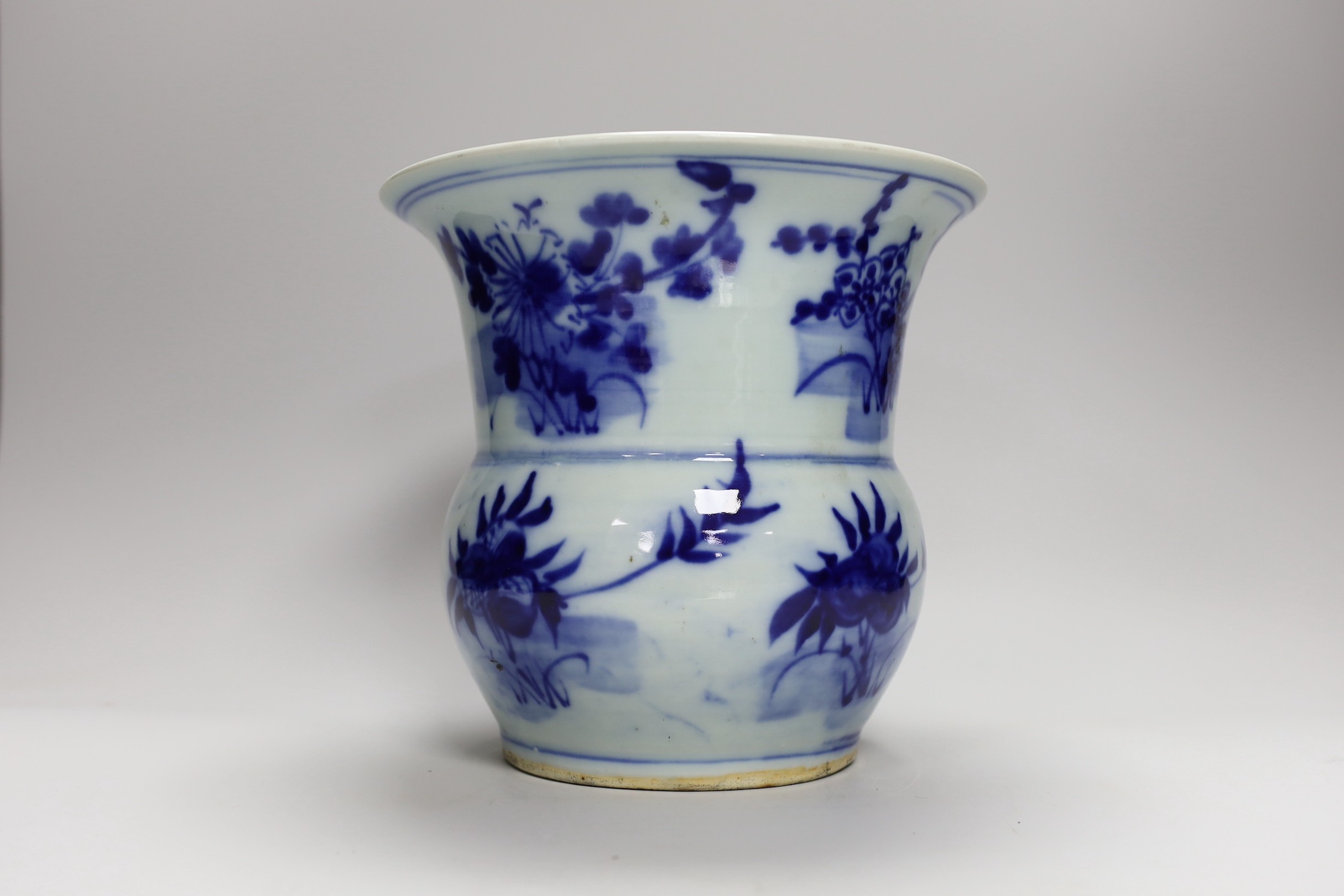 A Chinese blue and white jar, zhadou, Qing dynasty, 21cm